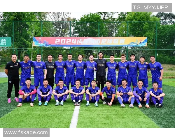 成都足球队在城市联赛中以55分稳居榜首争夺冠军的希望依然强烈