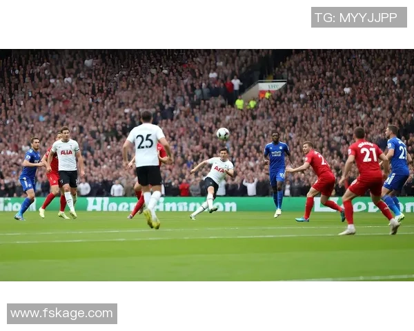 带杨的足球明星们如何在绿茵场上展现风采与实力的传奇故事