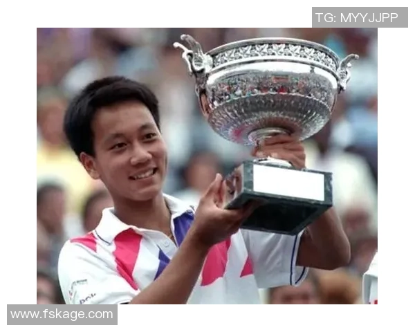 杨磊专访：从青涩少年到网球明星的成长之路回顾